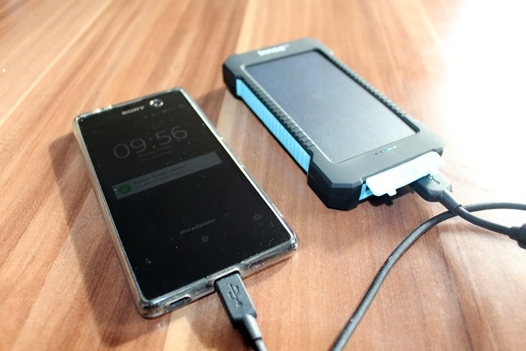 Handy beim Laden